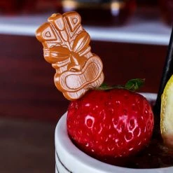 Promo ❤️ Bars Tiki Head - Cocktail Pick/Swizzle - (Case Of 1,000) 🔔 -BARS Shop tiki head pick scene2 800x